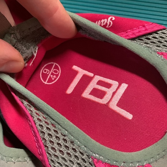 TBL Jamaica Water Beach Swim Slip Resistant shoes in pink Grey - Picture 3 of 9